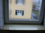 Was sind die Gründe für ständig nasse Fenster? © Robert Schlacher Was sind die Gründe für ständig nasse Fenster?