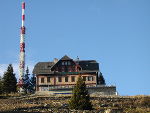 Sendemast, vorne das Stubenberghaus