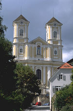 Dekanat und Wallfahrtskirche Schmerzhafte Maria am Weizberg (Foto F. Maier, Weiz) Dekanat und Wallfahrtskirche Schmerzhafte Maria am Weizberg (Foto F. Maier, Weiz)